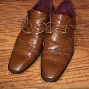 Men’s brown dress shoes
